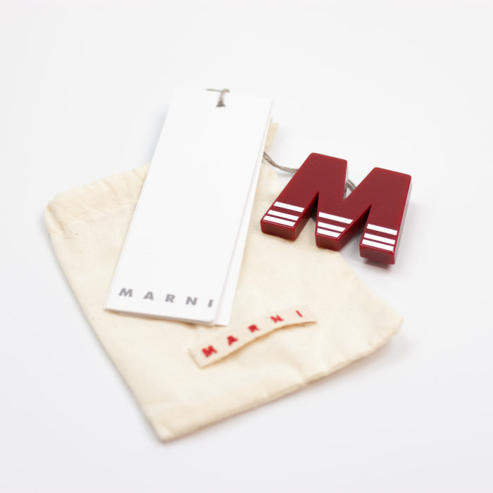 Marni Brosche aus Kunstharz