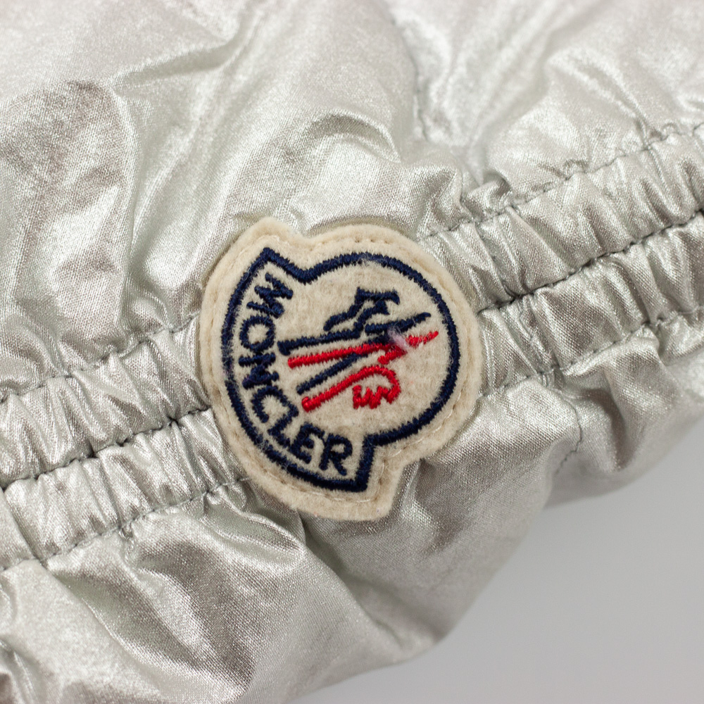 Moncler silberne Daunenjacke