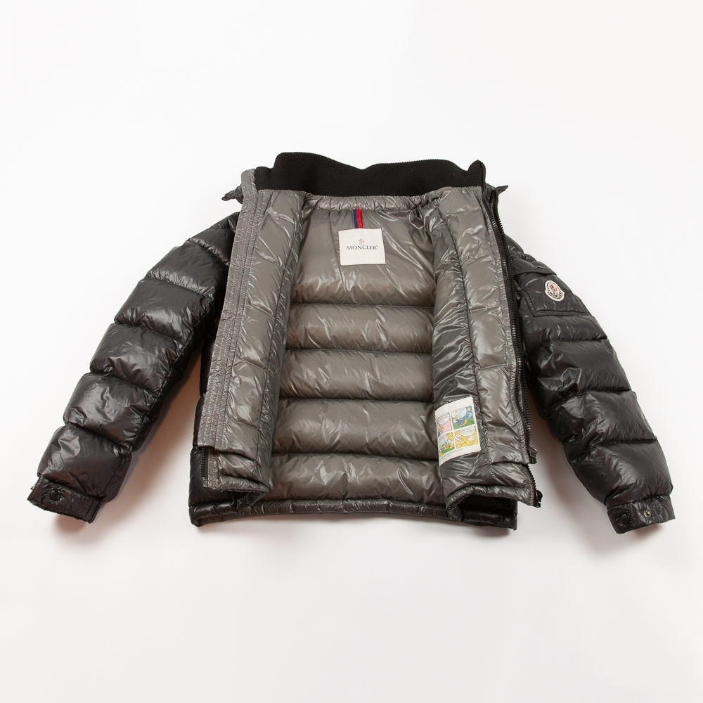 Moncler dunkle Daunenjacke