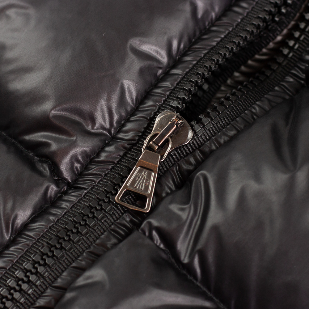 Moncler dunkle Daunenjacke