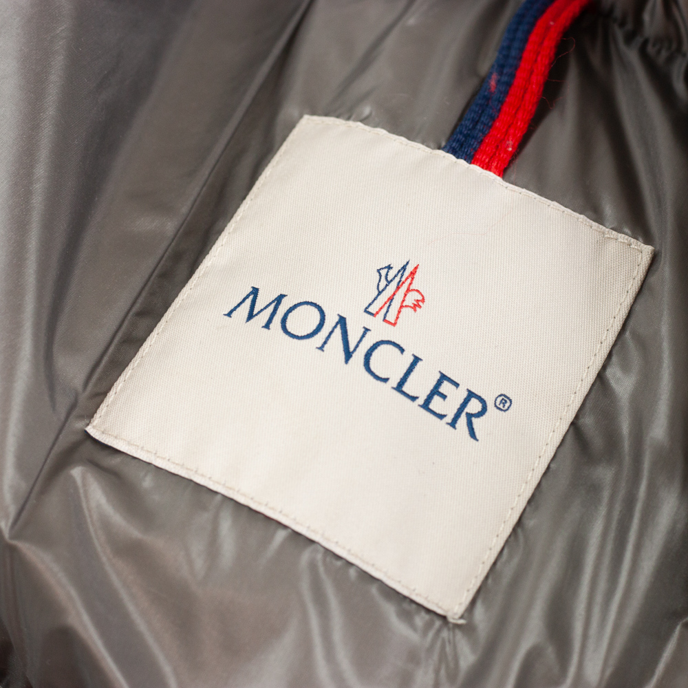 Moncler dunkle Daunenjacke