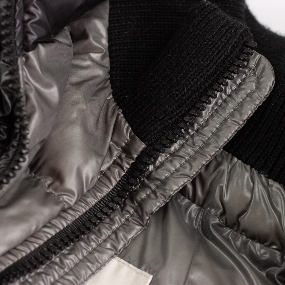 Moncler dunkle Daunenjacke